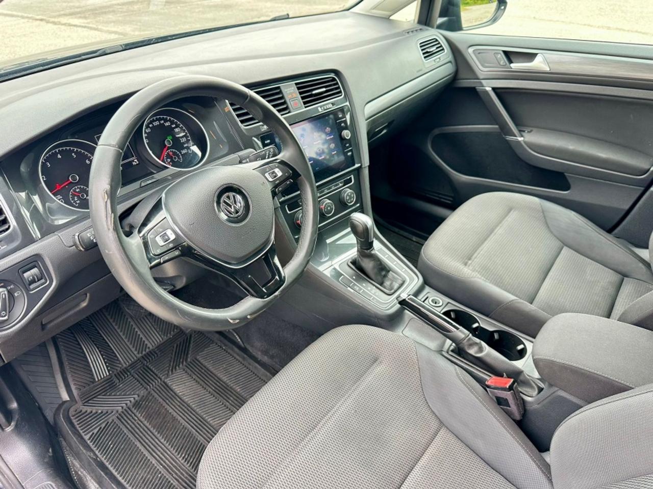 2021 Volkswagen Golf TSI Photo