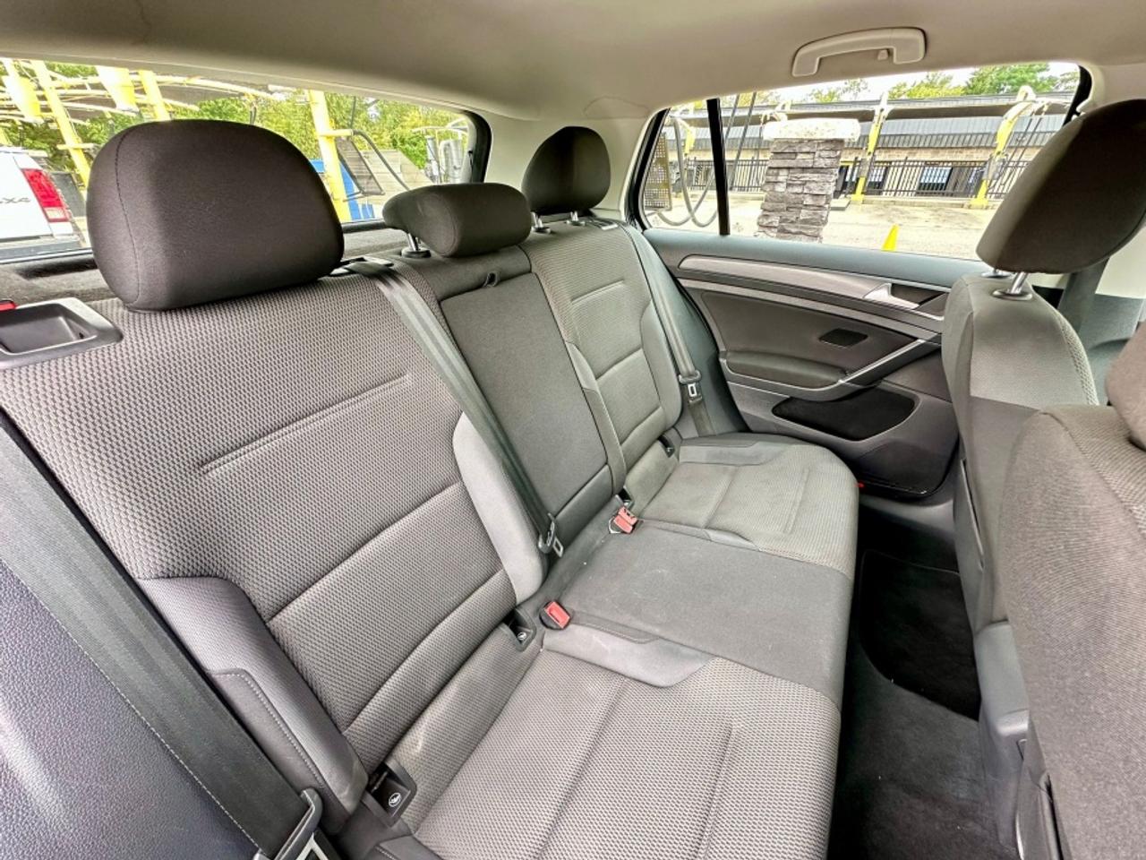 2021 Volkswagen Golf TSI Photo