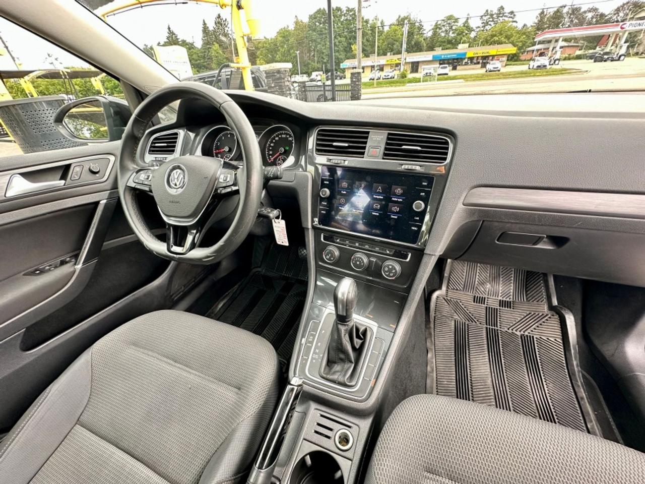 2021 Volkswagen Golf TSI Photo