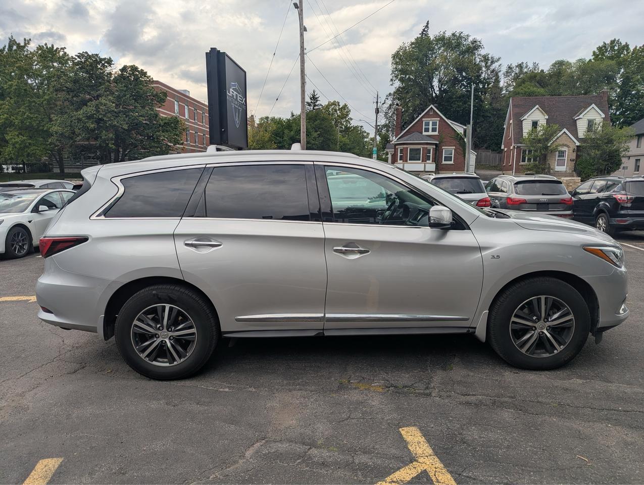 2019 Infiniti QX60 PURE Photo4