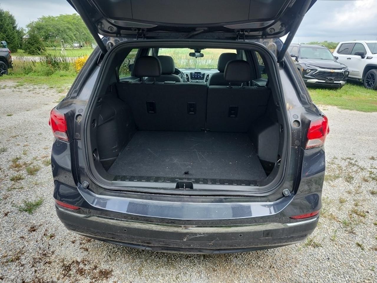 2022 Chevrolet Equinox RS, LOW KM'S, BOSE STEREO, 360 CAMERA & MORE!! Photo