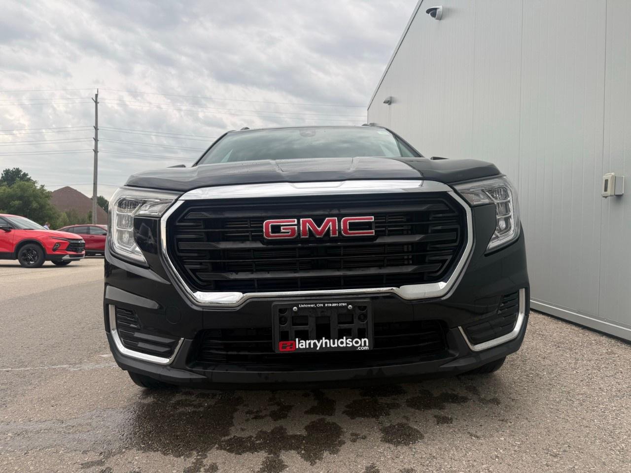 2024 GMC Terrain AWD SLE Photo2