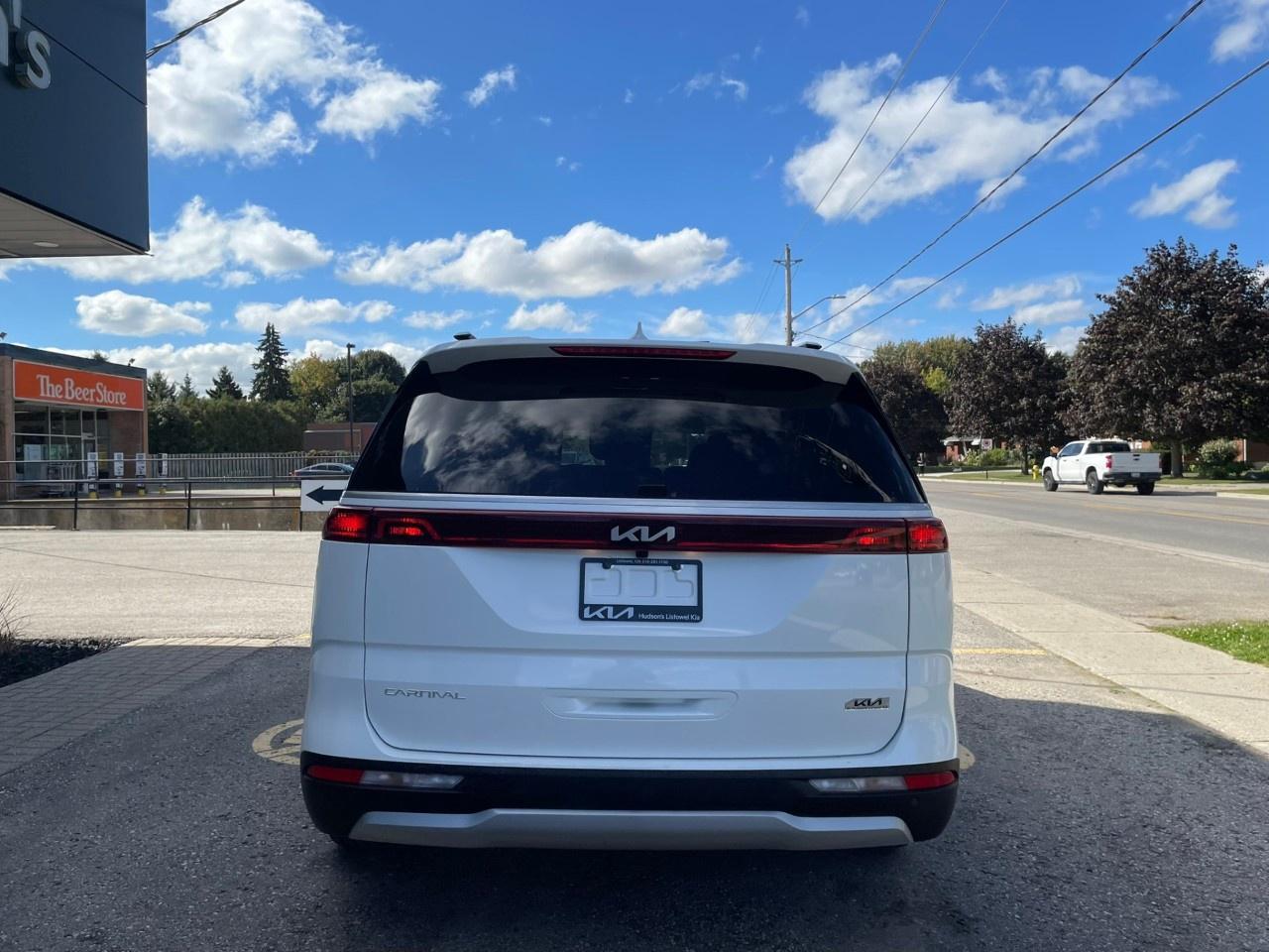 2023 Kia Carnival LX  FWD Photo