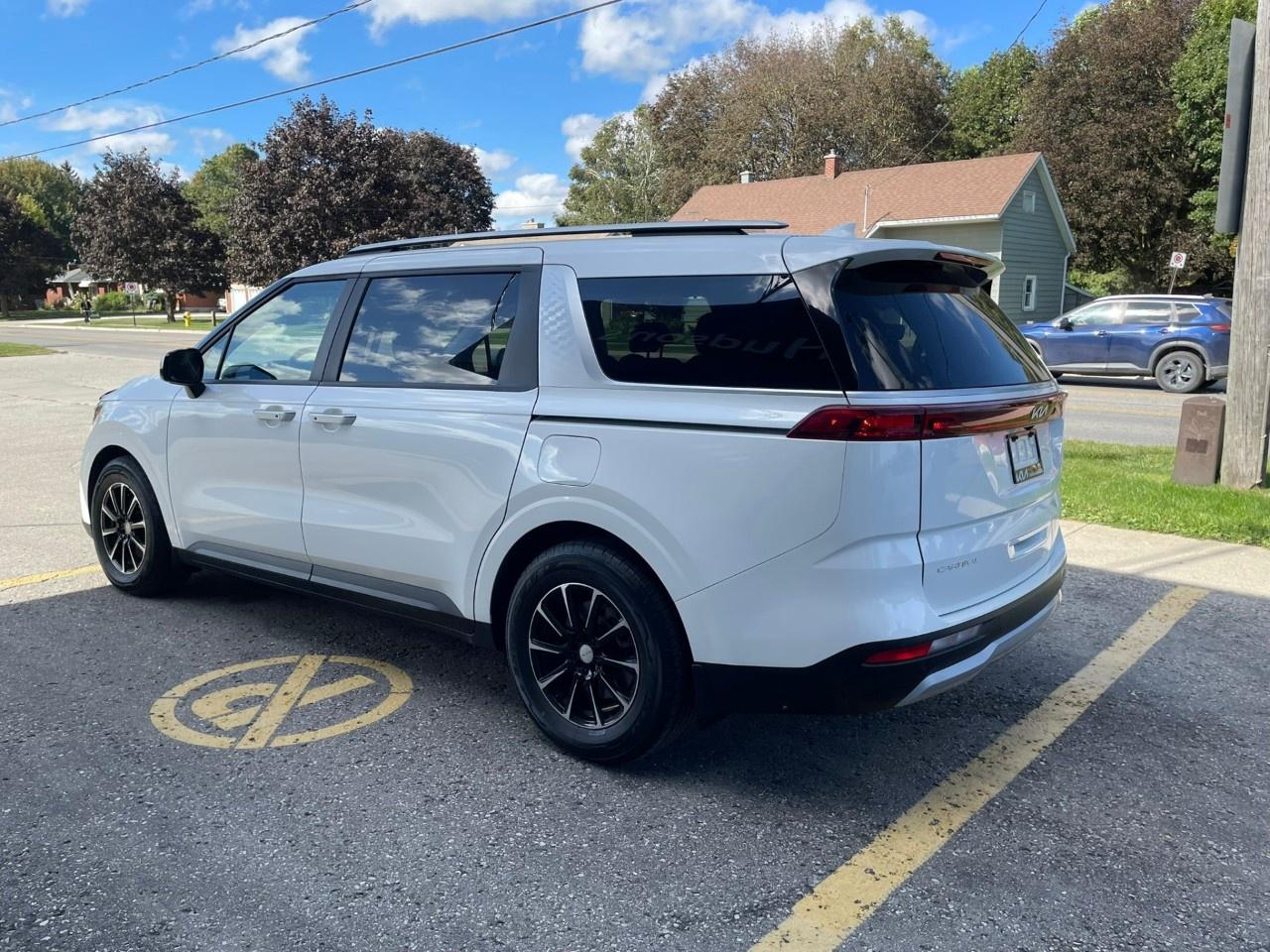 2023 Kia Carnival LX  FWD Photo