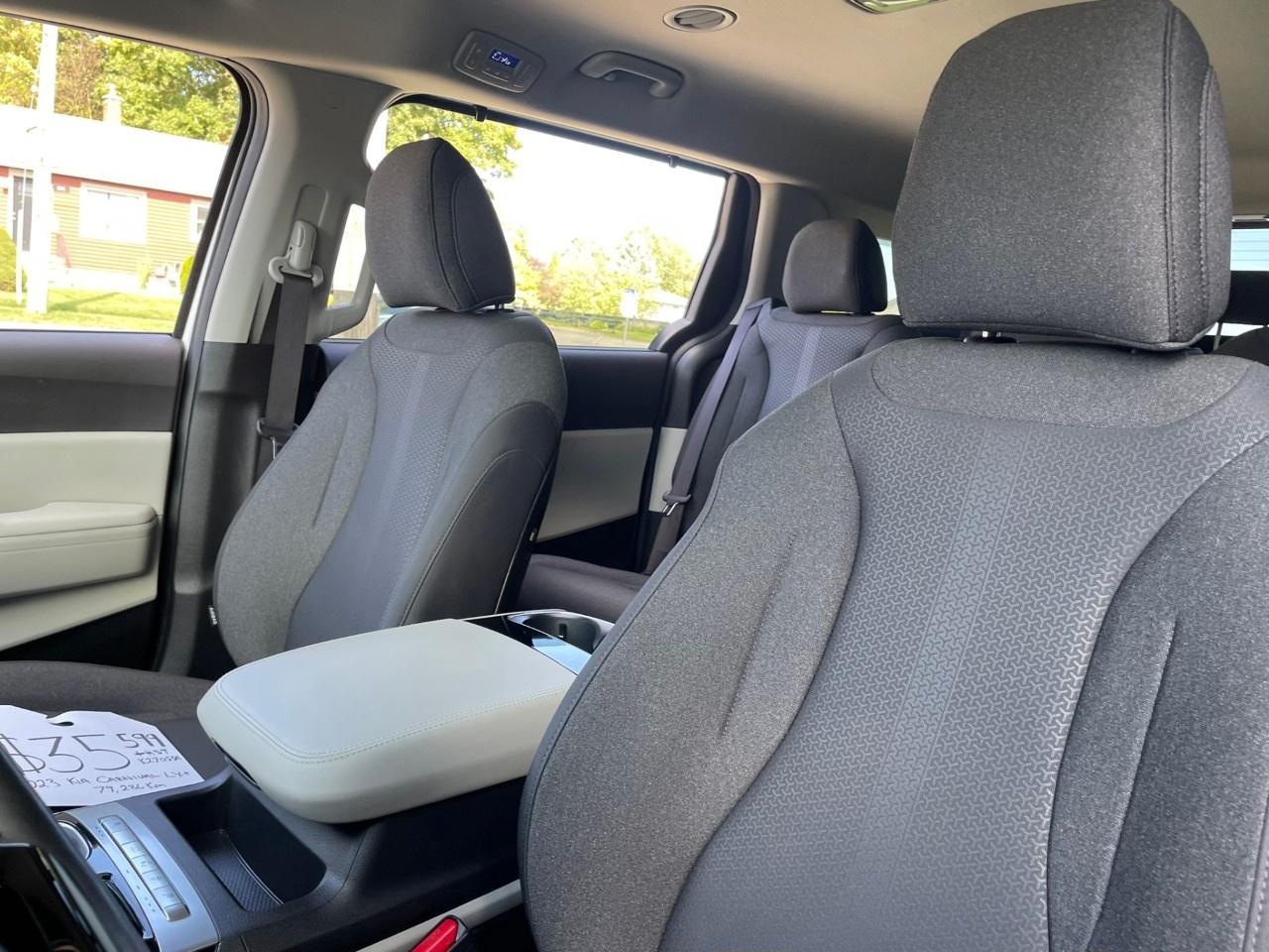 2023 Kia Carnival LX  FWD Photo