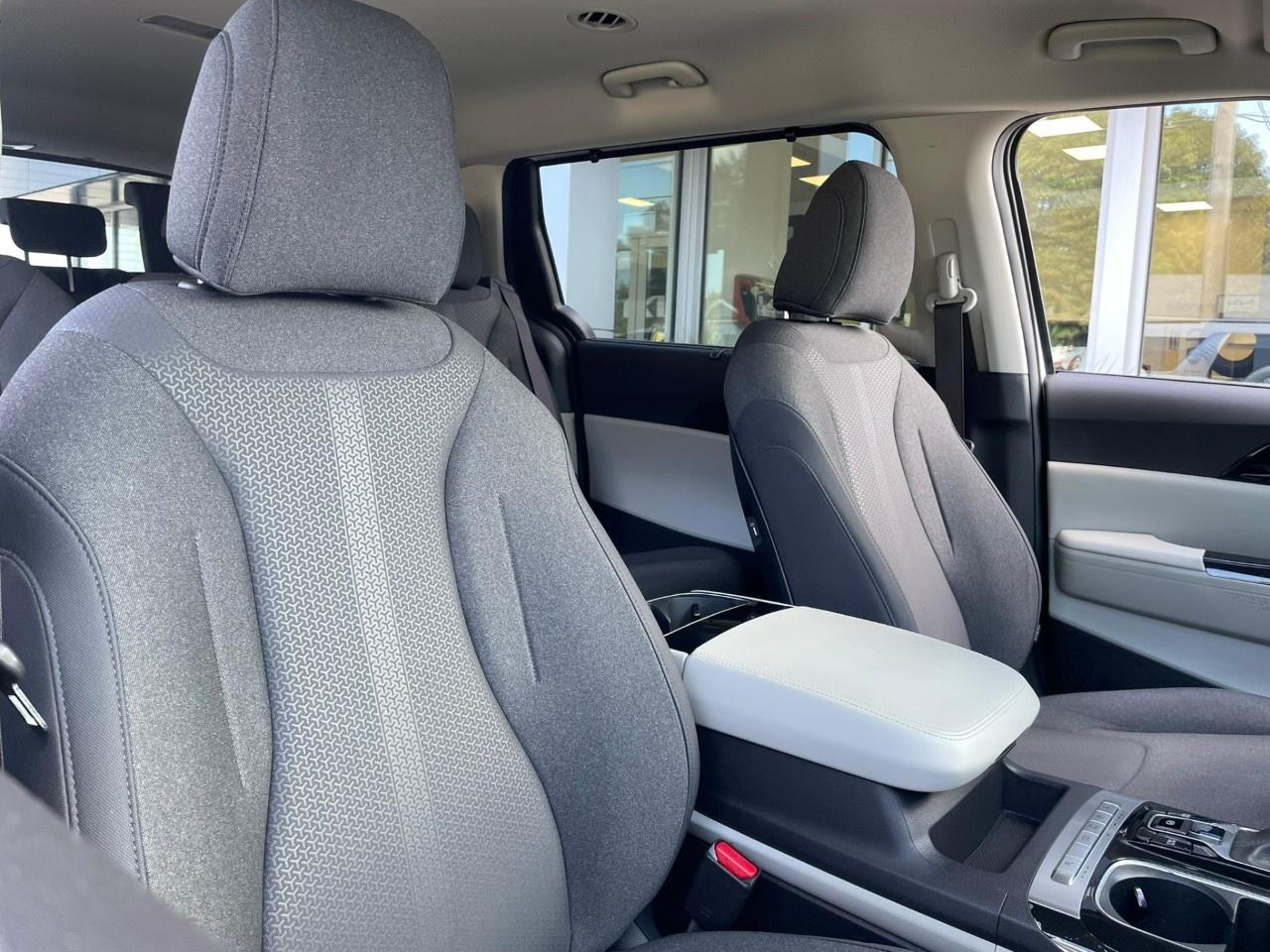 2023 Kia Carnival LX  FWD Photo