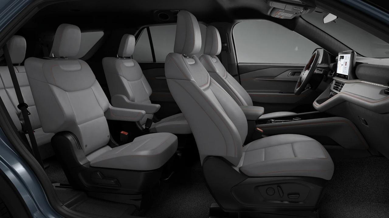 2027 Ford Explorer Active 4WD Photo1