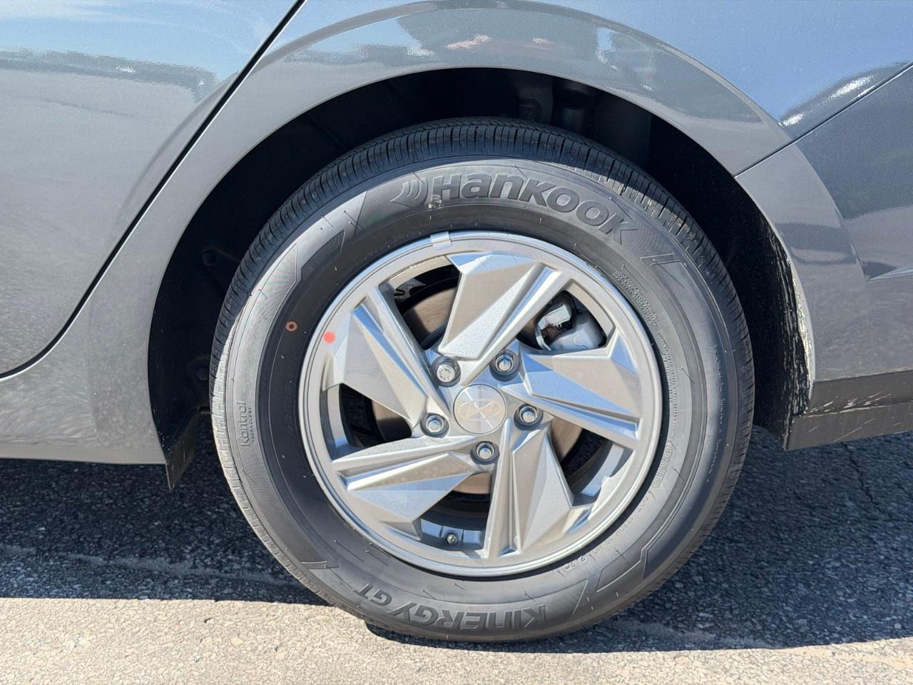 2026 Hyundai Elantra Essential IVT Photo