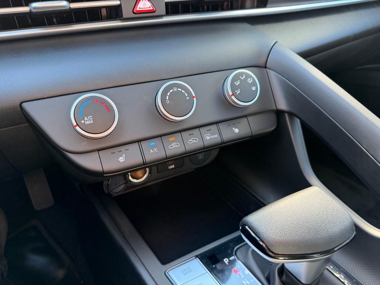 2026 Hyundai Elantra Essential IVT Photo