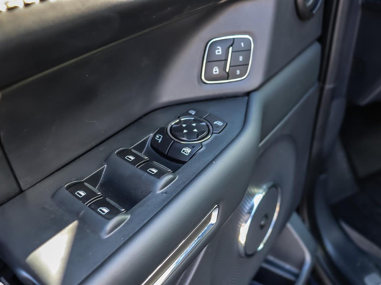 2022 Ford Expedition Platinum | Roof | Leather | 8 Pass Seating | Photo
