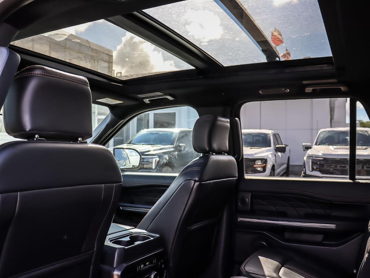 2022 Ford Expedition Platinum | Roof | Leather | 8 Pass Seating | Photo