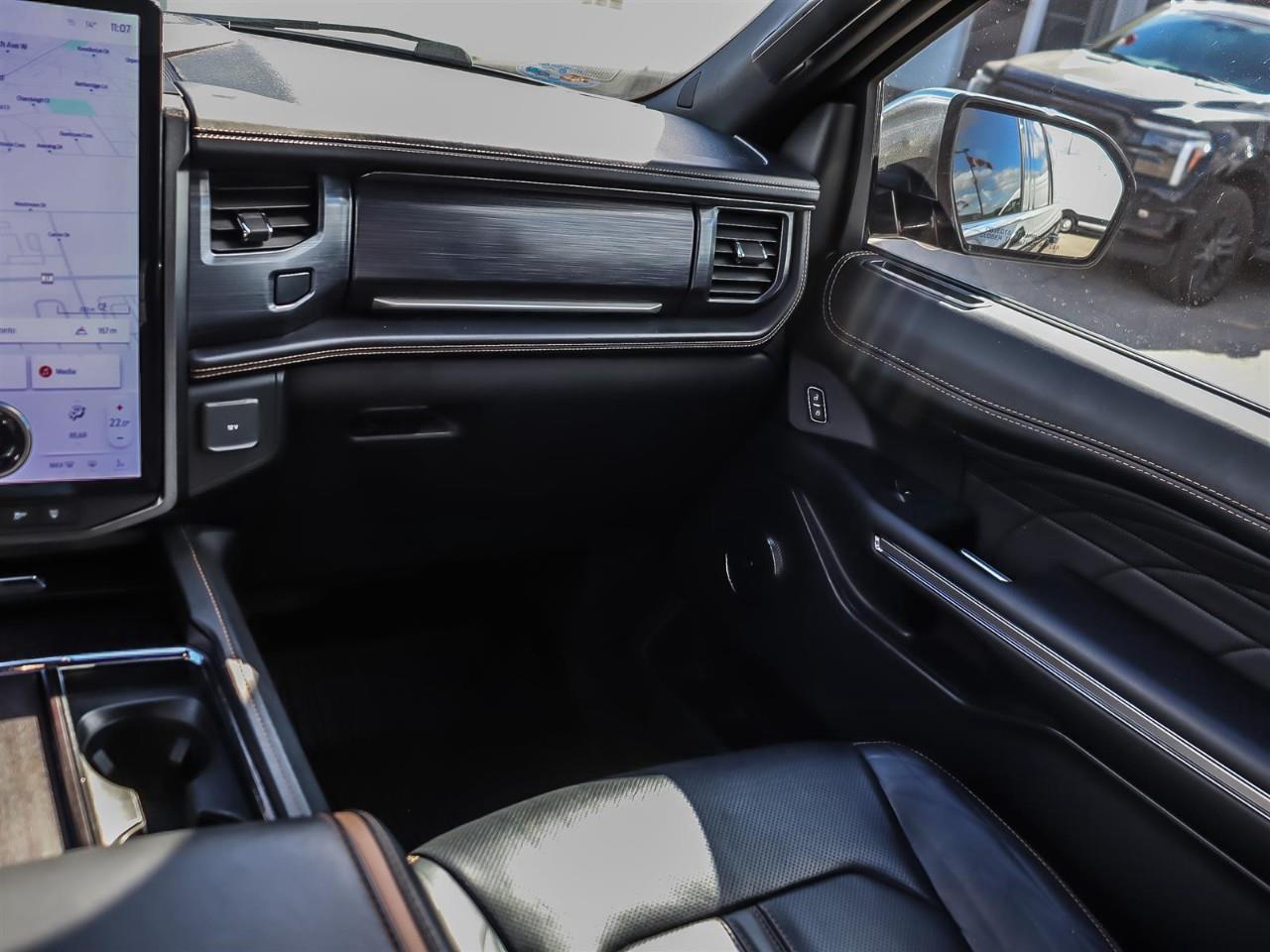 2022 Ford Expedition Platinum | Roof | Leather | 8 Pass Seating | Photo