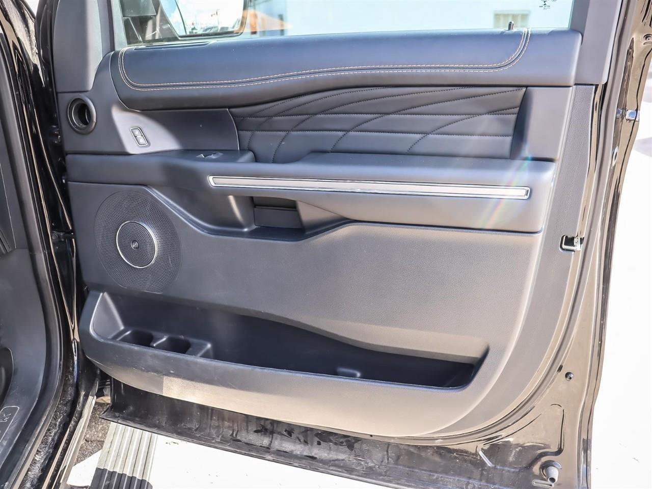 2022 Ford Expedition Platinum | Roof | Leather | 8 Pass Seating | Photo