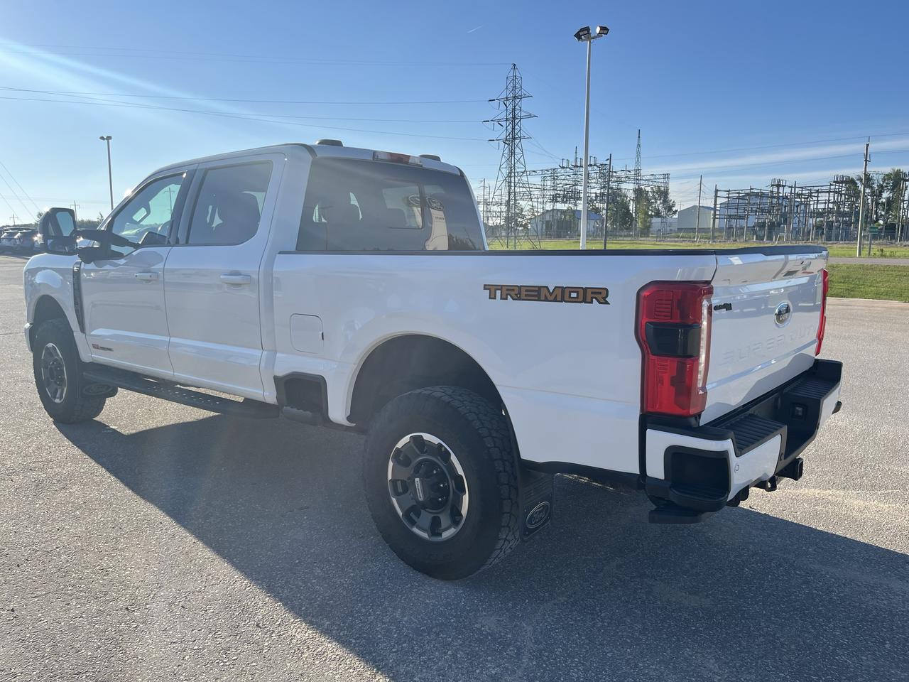 2024 Ford F-250 Super Duty SRW LARIAT 4WD CREW CAB 6.75' BOX Photo3