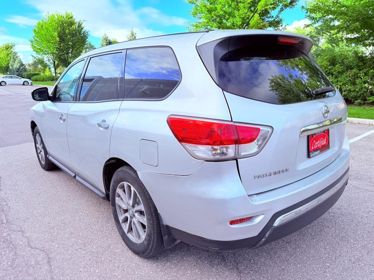 2014 Nissan Pathfinder FWD 4dr Platinum Premium Photo2