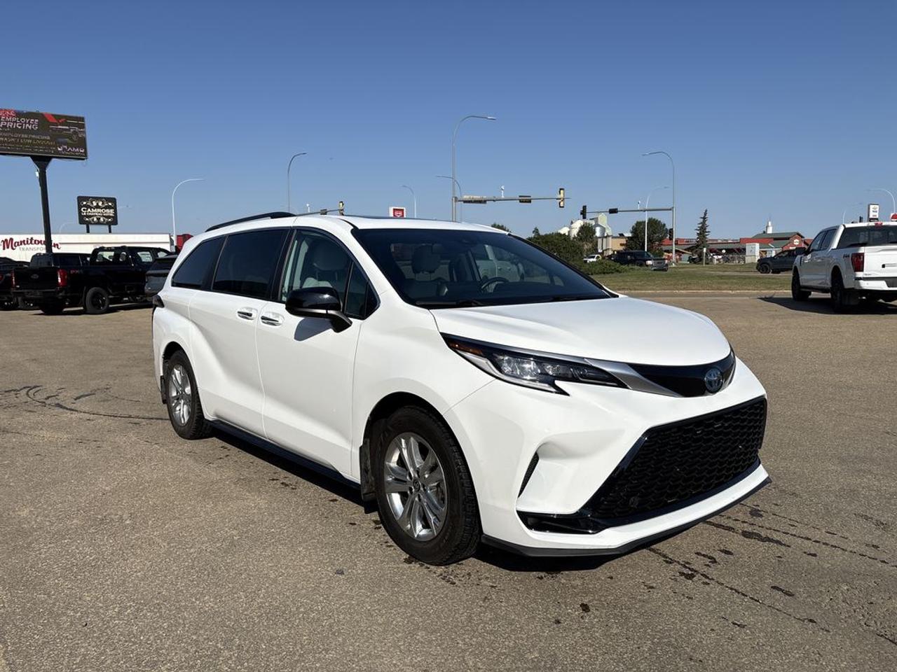 2022 Toyota Sienna XSE Photo0