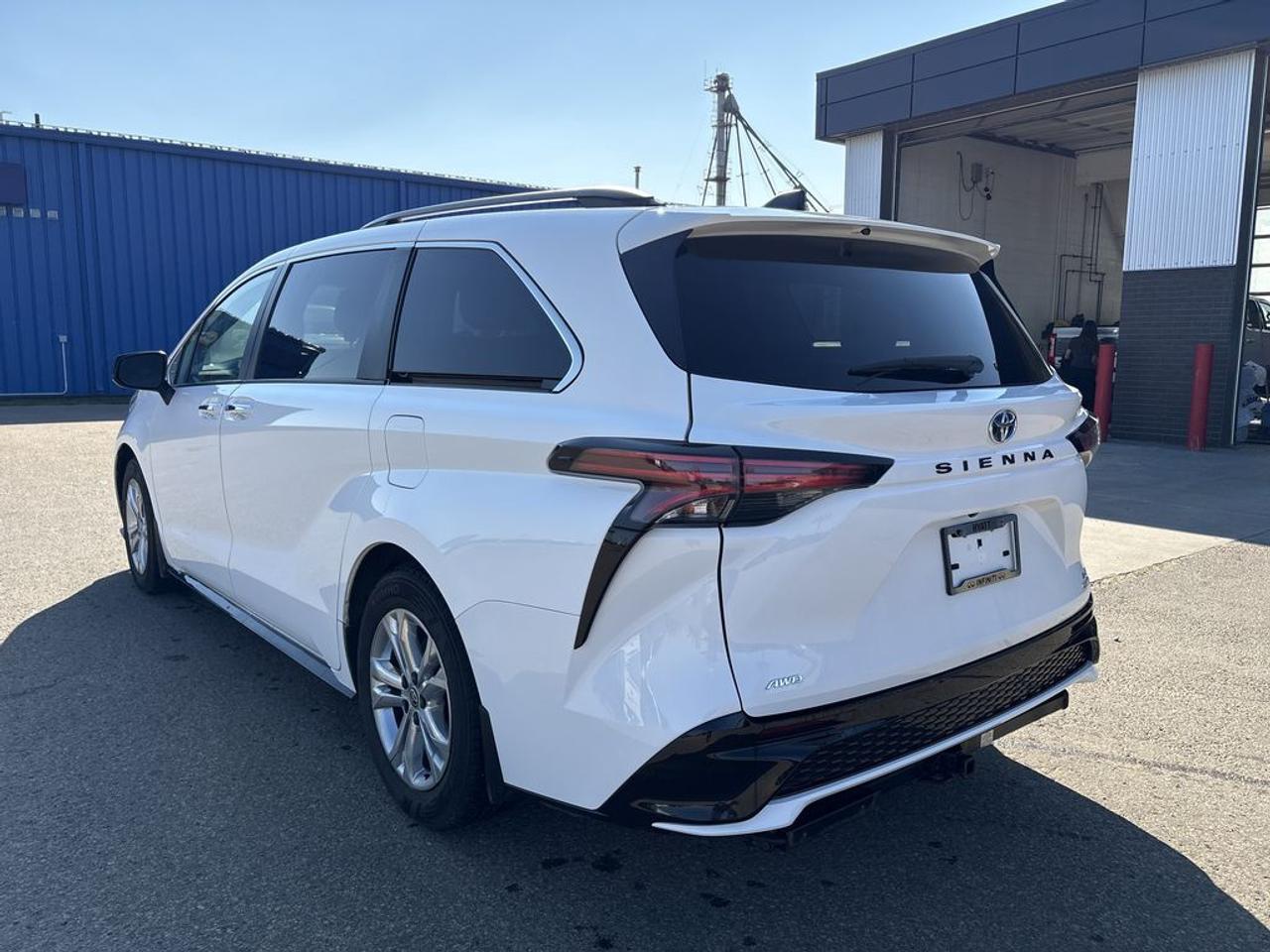 2022 Toyota Sienna XSE Photo4