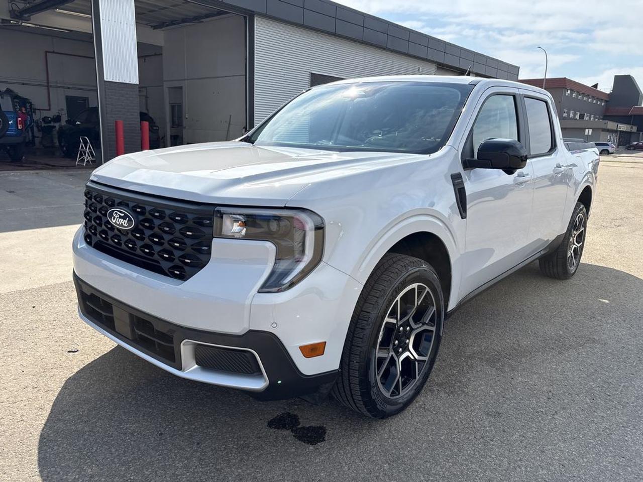 2025 Ford Maverick Lariat Photo1
