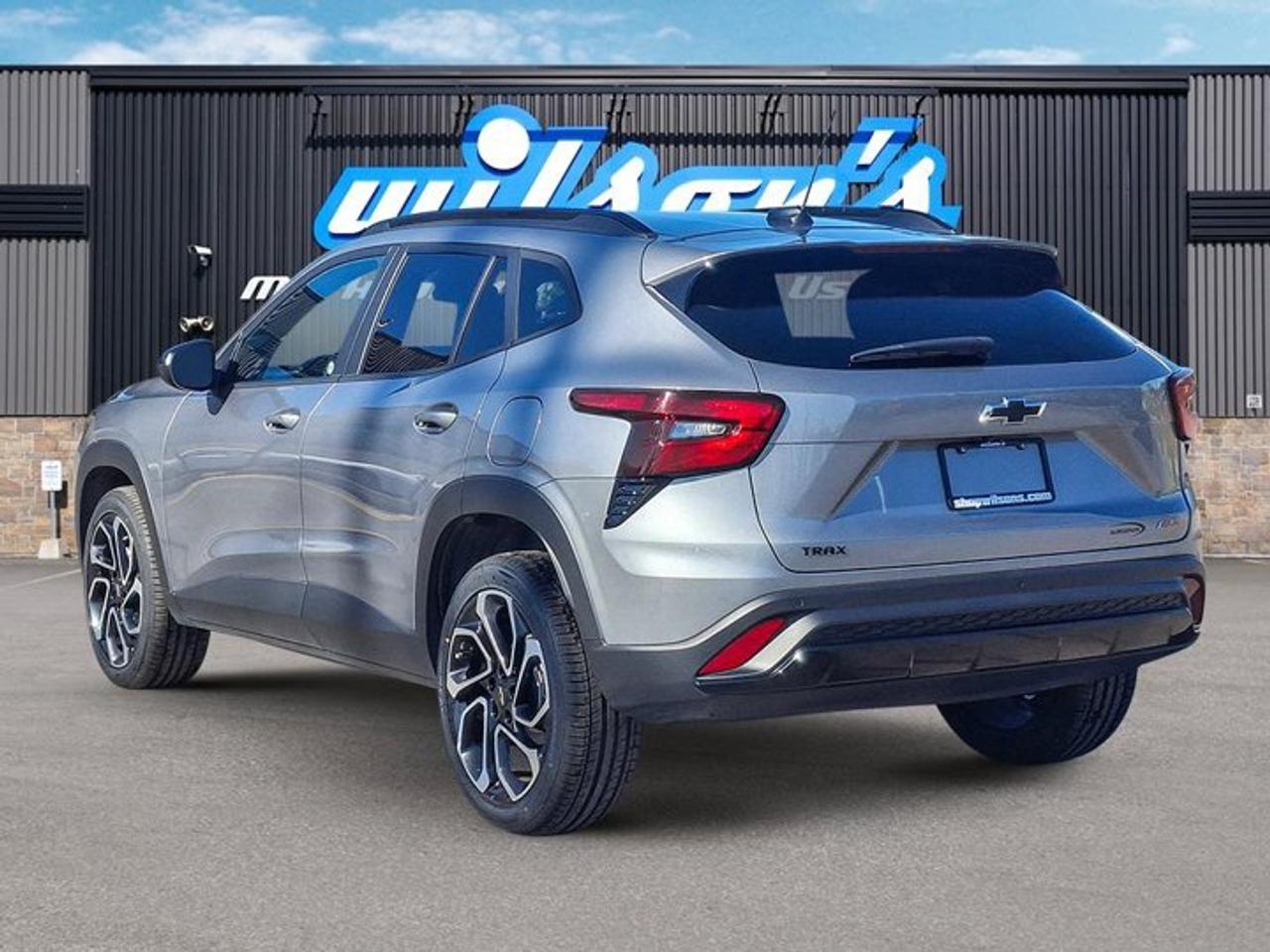 2025 Chevrolet Trax 2RS | Leatherette | Heated Seats + Steering | Remote Start | Blind Spot Monitor | Lane Keep & More ! Photo2