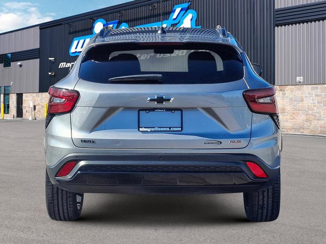 2025 Chevrolet Trax 2RS | Leatherette | Heated Seats + Steering | Remote Start | Blind Spot Monitor | Lane Keep & More ! Photo