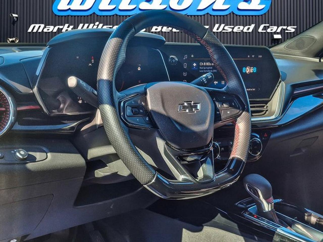2025 Chevrolet Trax 2RS | Leatherette | Heated Seats + Steering | Remote Start | Blind Spot Monitor | Lane Keep & More ! Photo