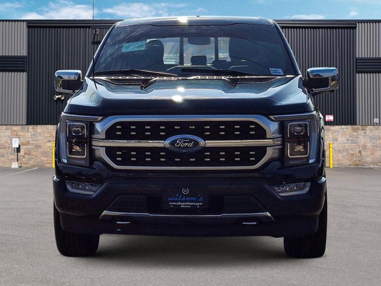 2021 Ford F-150 Platinum Crew 4x4 | 5.0L V8!! | FX4 | Leather | Sunroof | Tow Pkg | Heated + Cooled Seats and More ! Photo