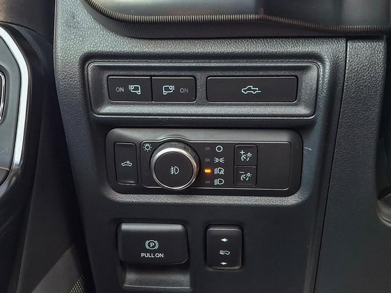 2021 Ford F-150 Platinum Crew 4x4 | 5.0L V8!! | FX4 | Leather | Sunroof | Tow Pkg | Heated + Cooled Seats and More ! Photo