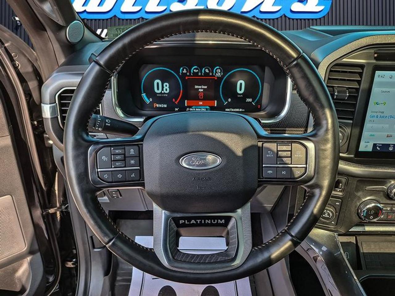2021 Ford F-150 Platinum Crew 4x4 | 5.0L V8!! | FX4 | Leather | Sunroof | Tow Pkg | Heated + Cooled Seats and More ! Photo