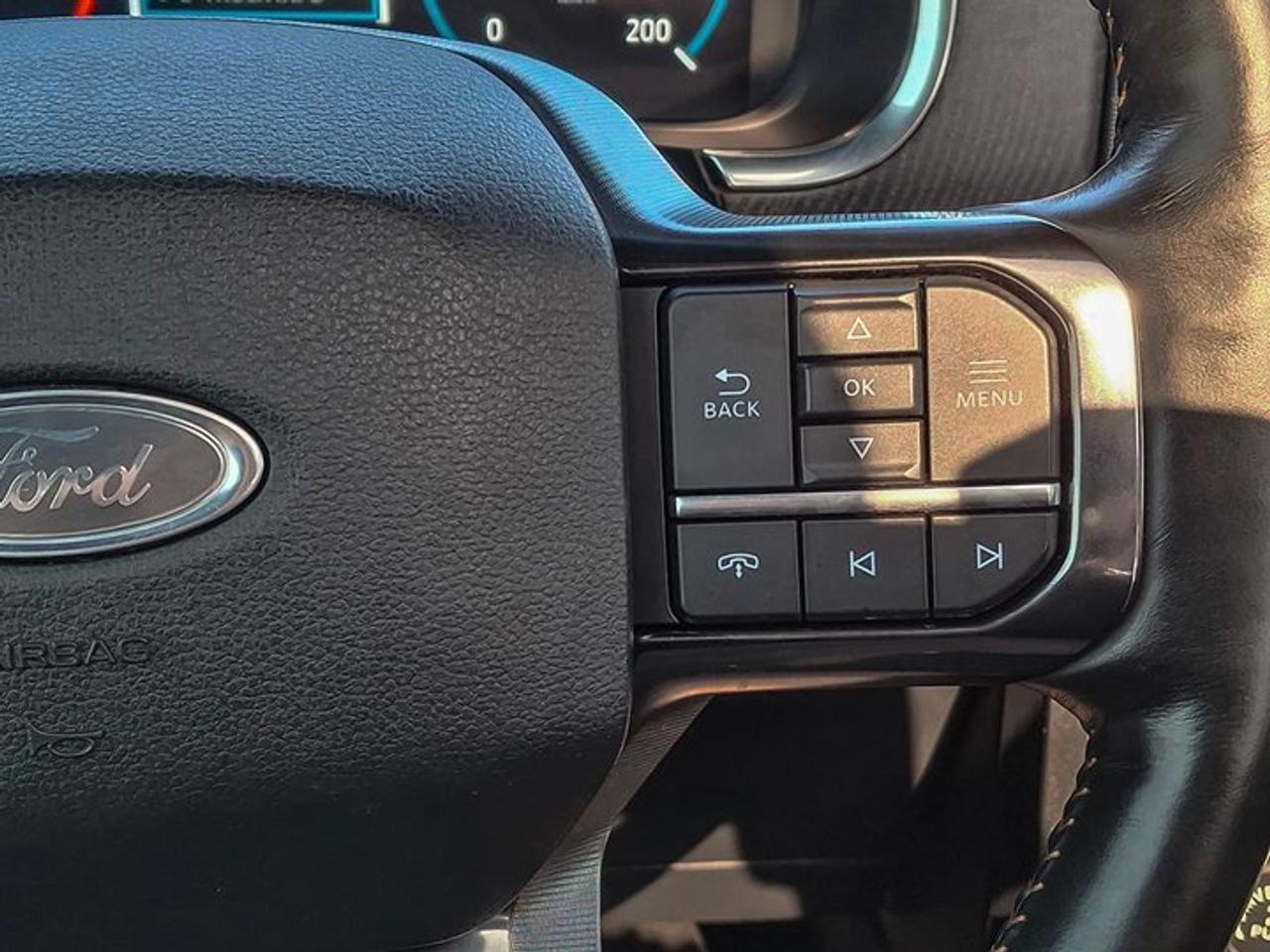 2021 Ford F-150 Platinum Crew 4x4 | 5.0L V8!! | FX4 | Leather | Sunroof | Tow Pkg | Heated + Cooled Seats and More ! Photo