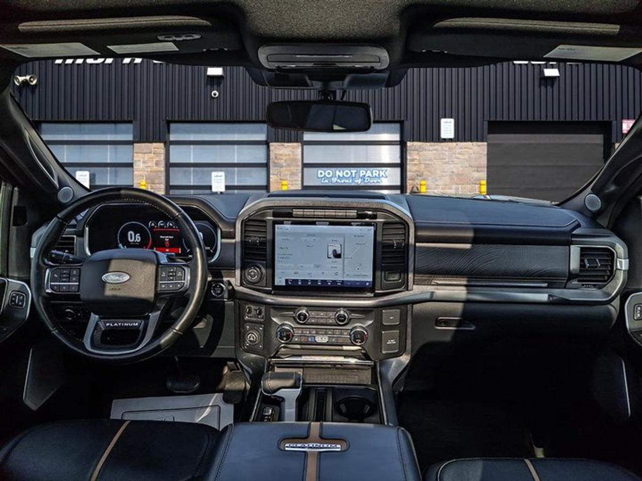 2021 Ford F-150 Platinum Crew 4x4 | 5.0L V8!! | FX4 | Leather | Sunroof | Tow Pkg | Heated + Cooled Seats and More ! Photo