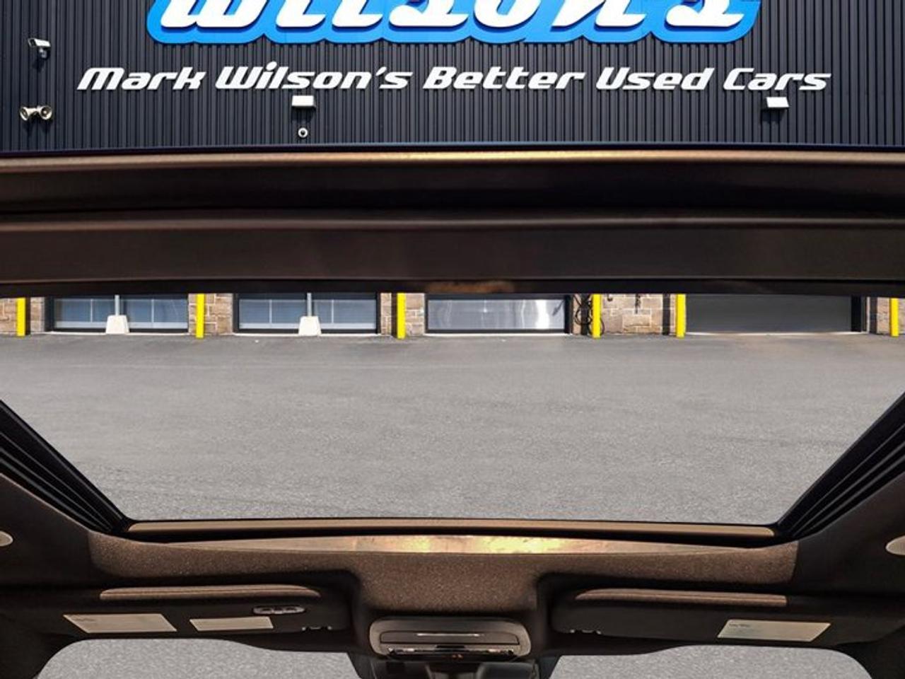 2021 Ford F-150 Platinum Crew 4x4 | 5.0L V8!! | FX4 | Leather | Sunroof | Tow Pkg | Heated + Cooled Seats and More ! Photo