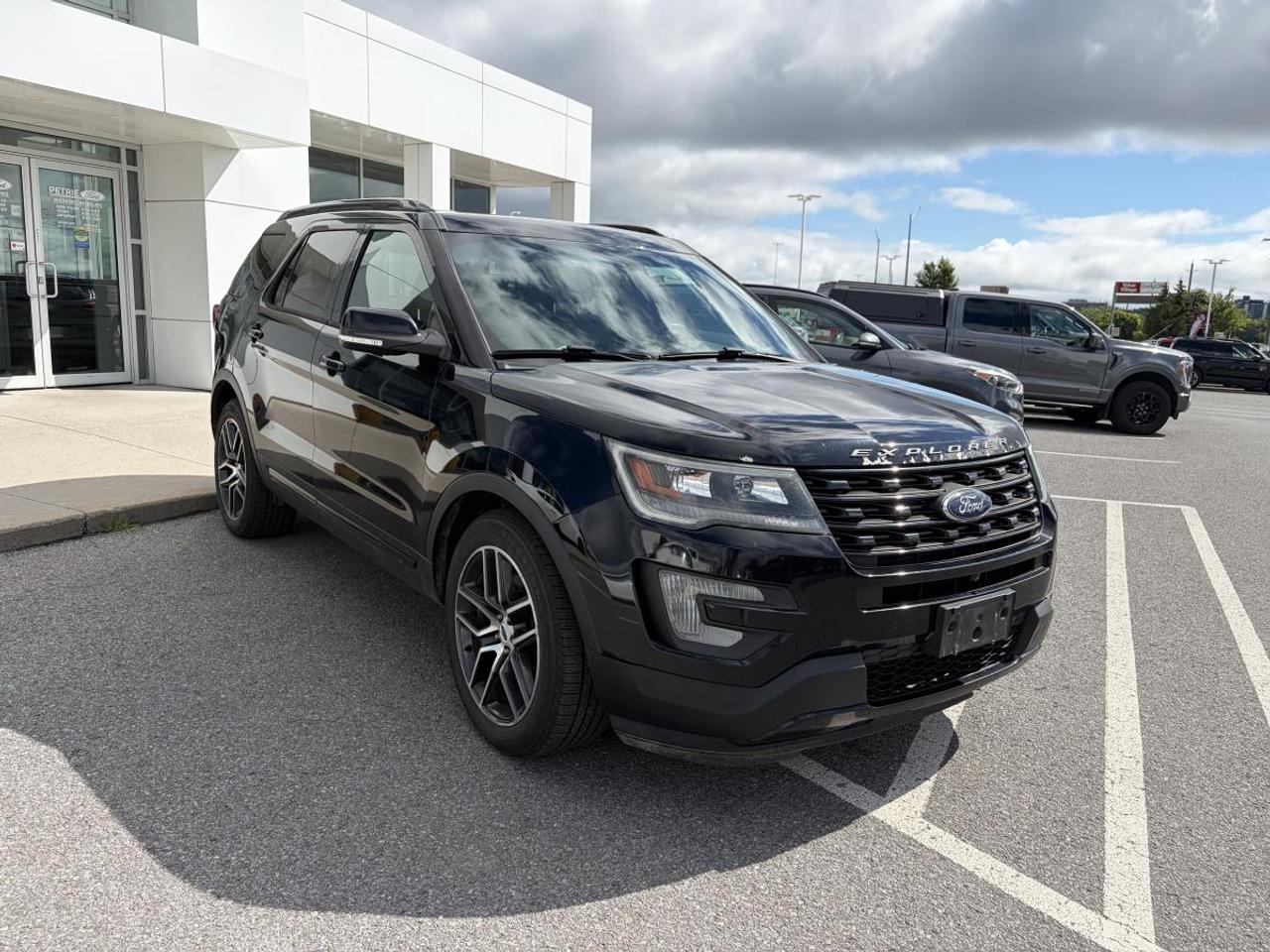 2016 Ford Explorer SPORT Photo2