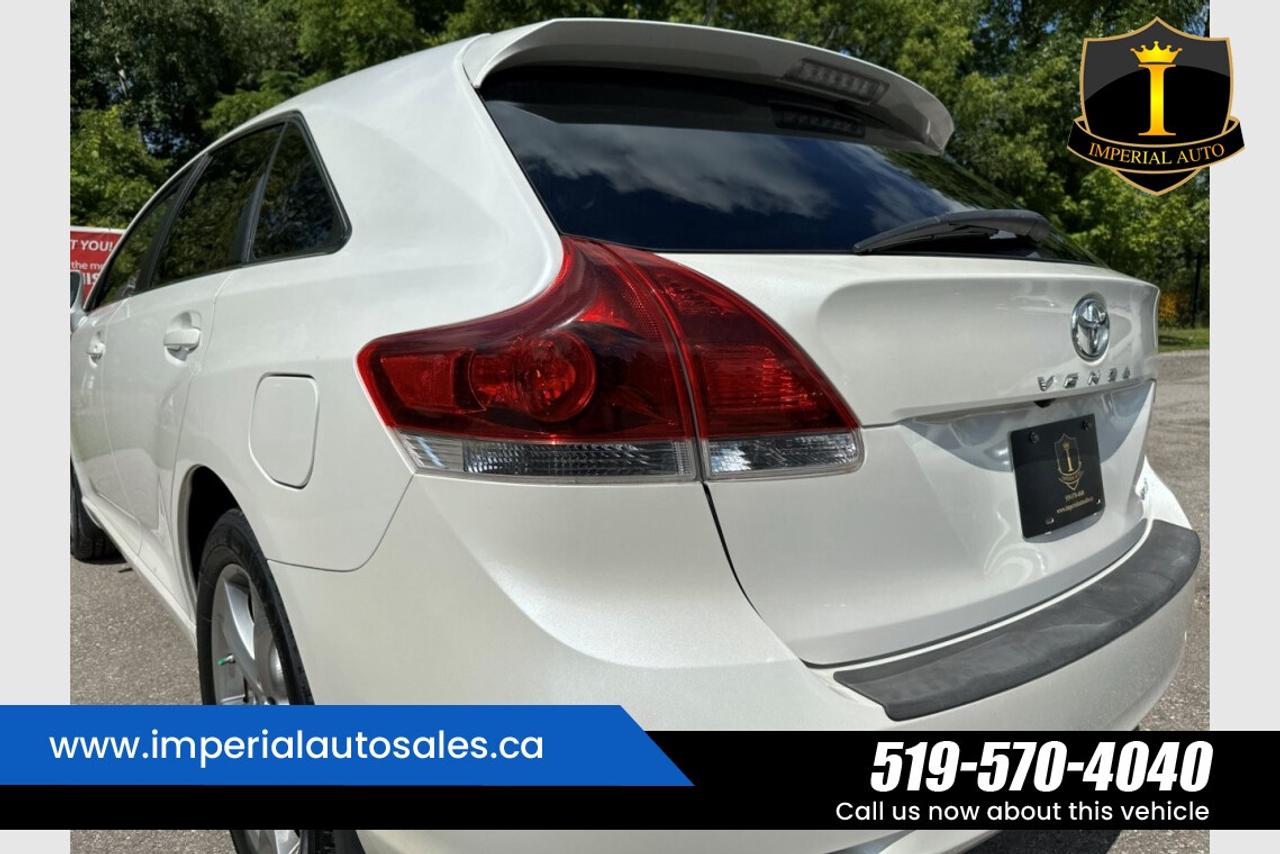 2016 Toyota Venza XLE Photo