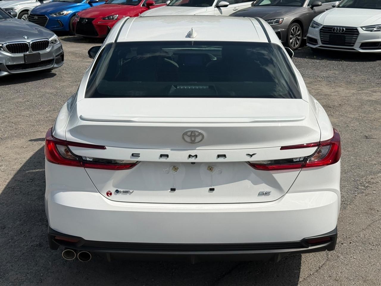 2025 Toyota Camry HYBRID SE Photo