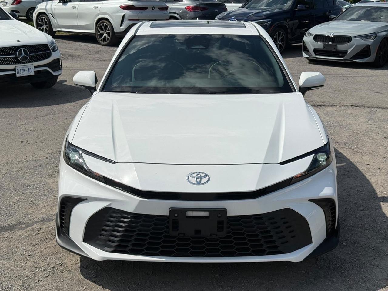 2025 Toyota Camry HYBRID SE Photo