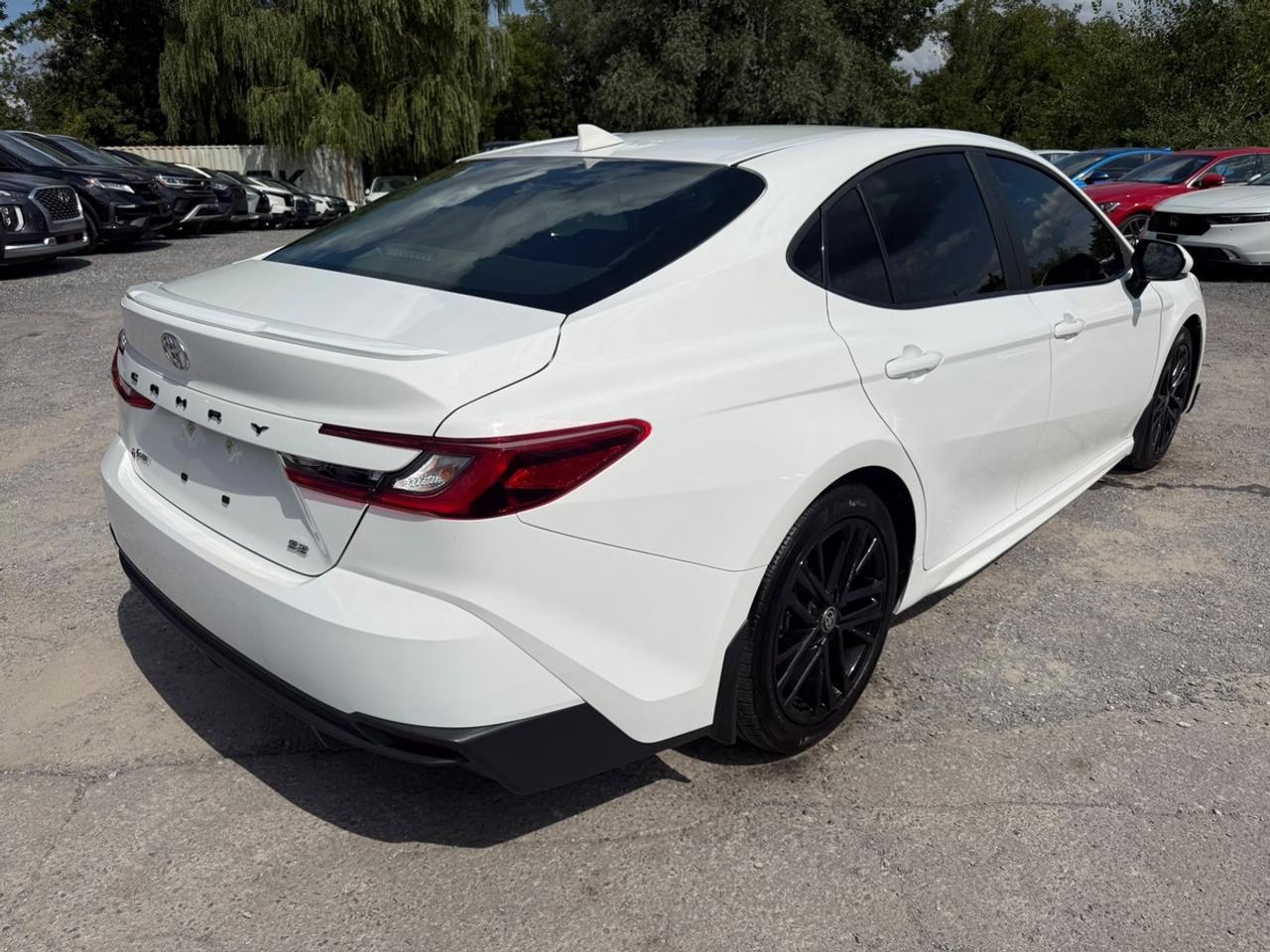 2025 Toyota Camry HYBRID SE Photo