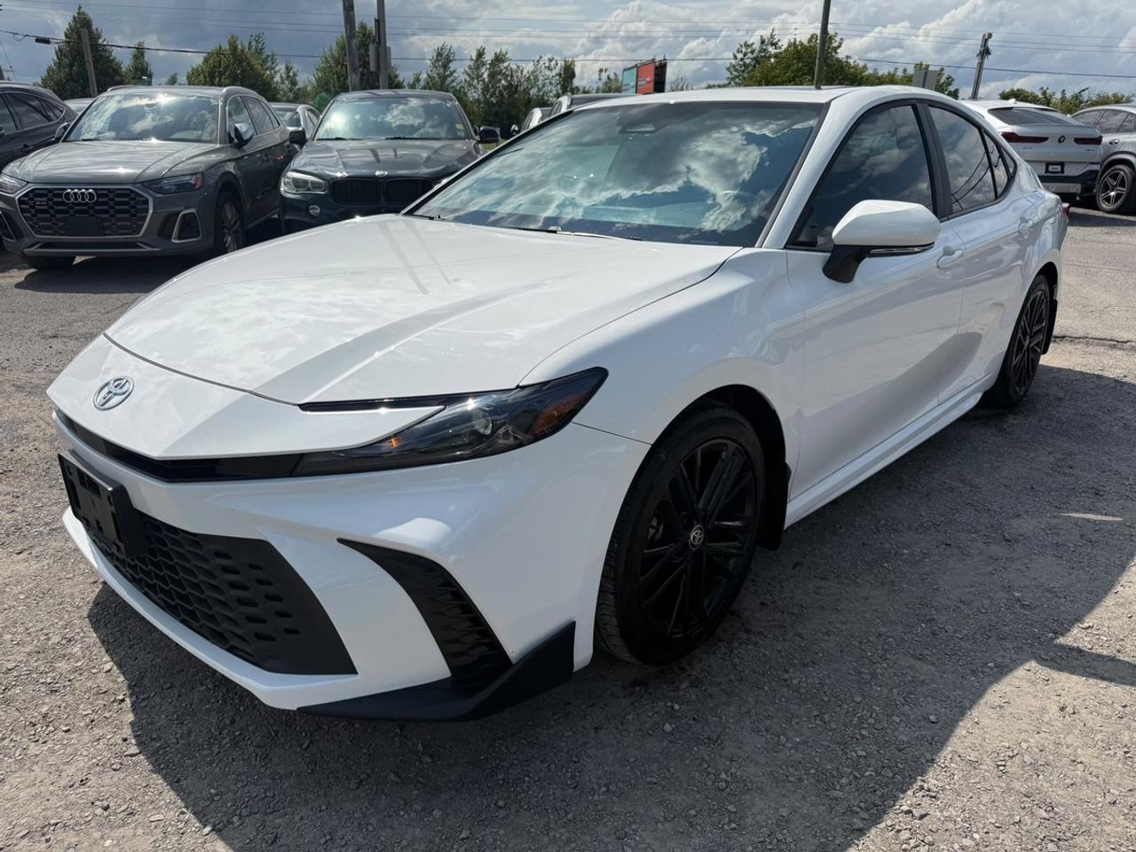 2025 Toyota Camry HYBRID SE Photo