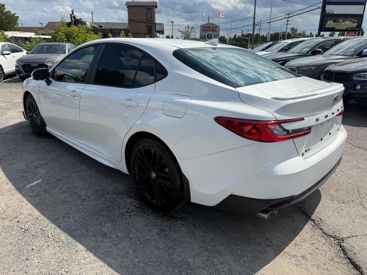 2025 Toyota Camry HYBRID SE Photo