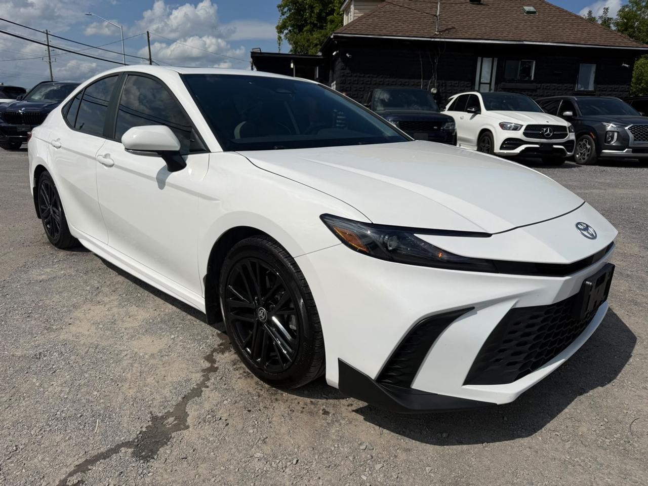 2025 Toyota Camry HYBRID SE Photo