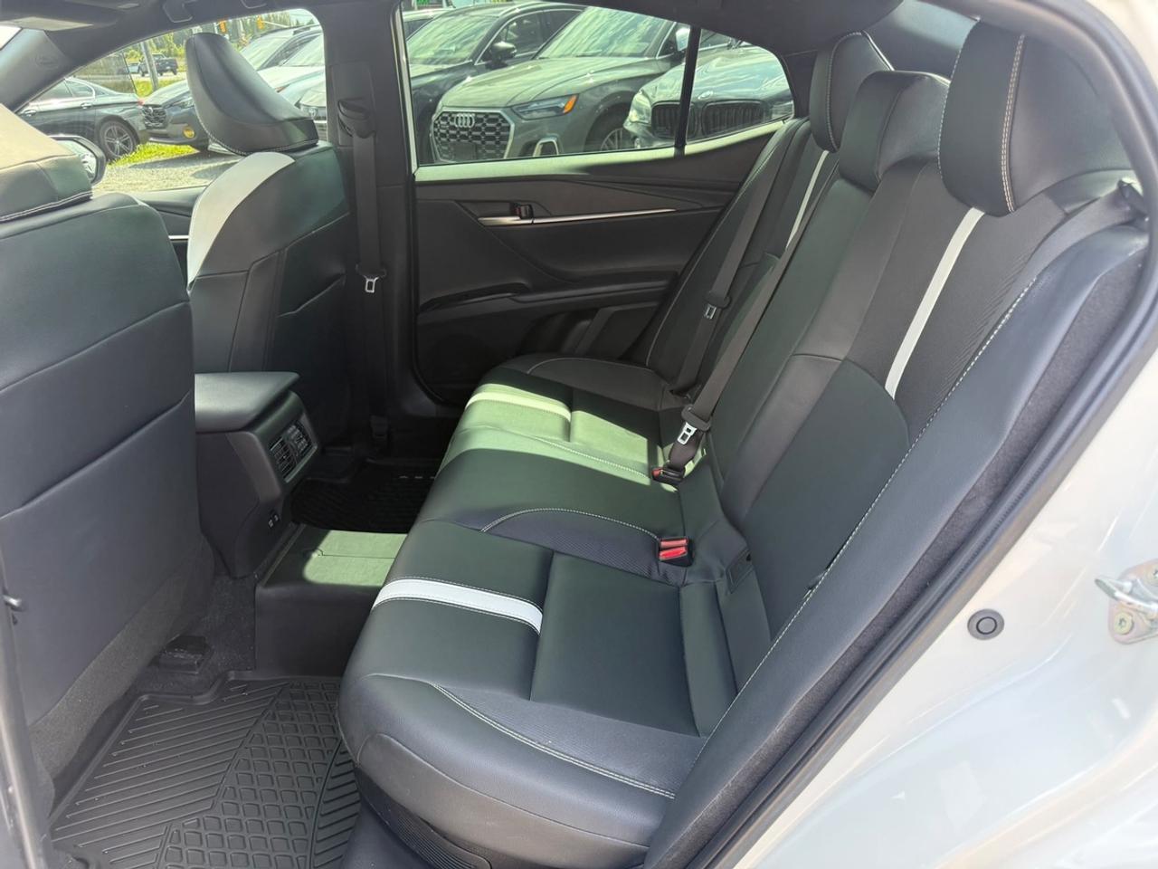2025 Toyota Camry HYBRID SE Photo