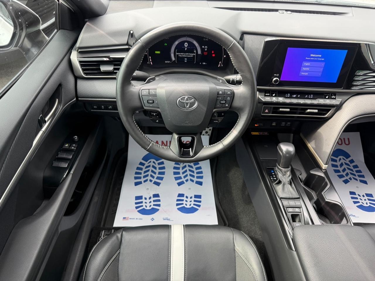 2025 Toyota Camry HYBRID SE Photo