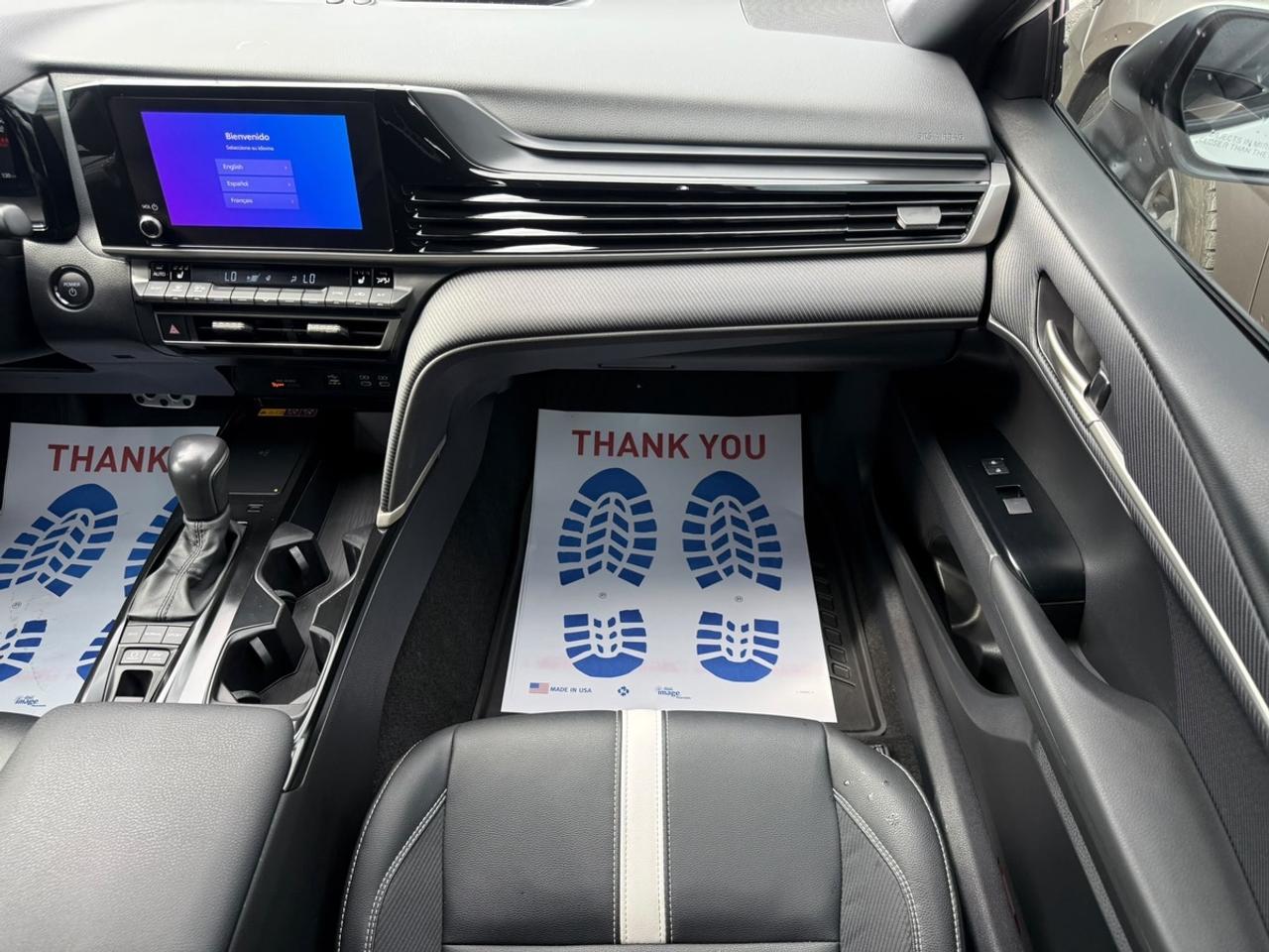 2025 Toyota Camry HYBRID SE Photo