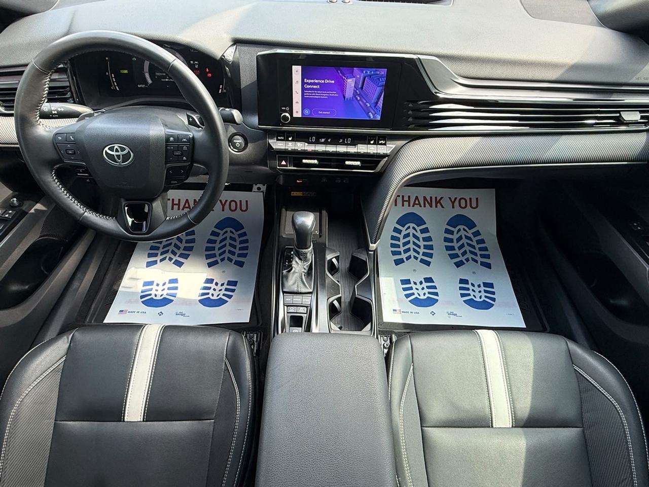 2025 Toyota Camry HYBRID SE Photo