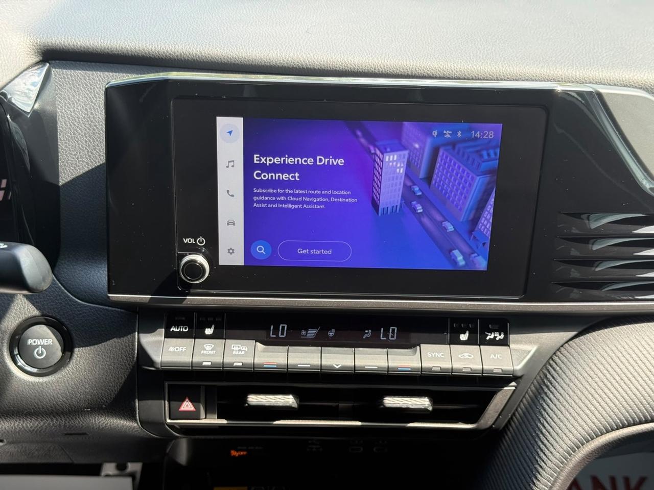 2025 Toyota Camry HYBRID SE Photo