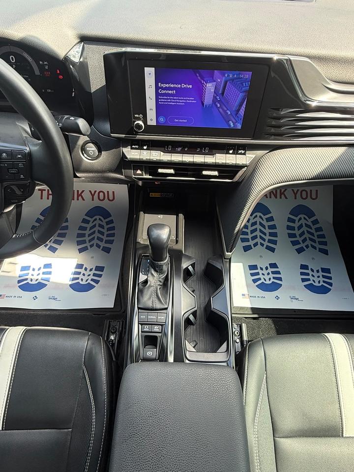 2025 Toyota Camry HYBRID SE Photo
