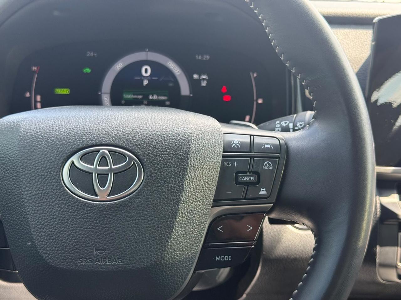 2025 Toyota Camry HYBRID SE Photo