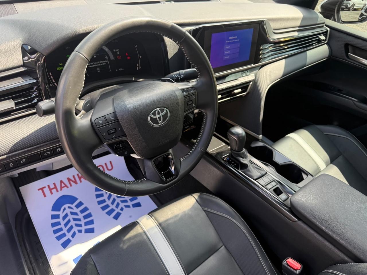 2025 Toyota Camry HYBRID SE Photo