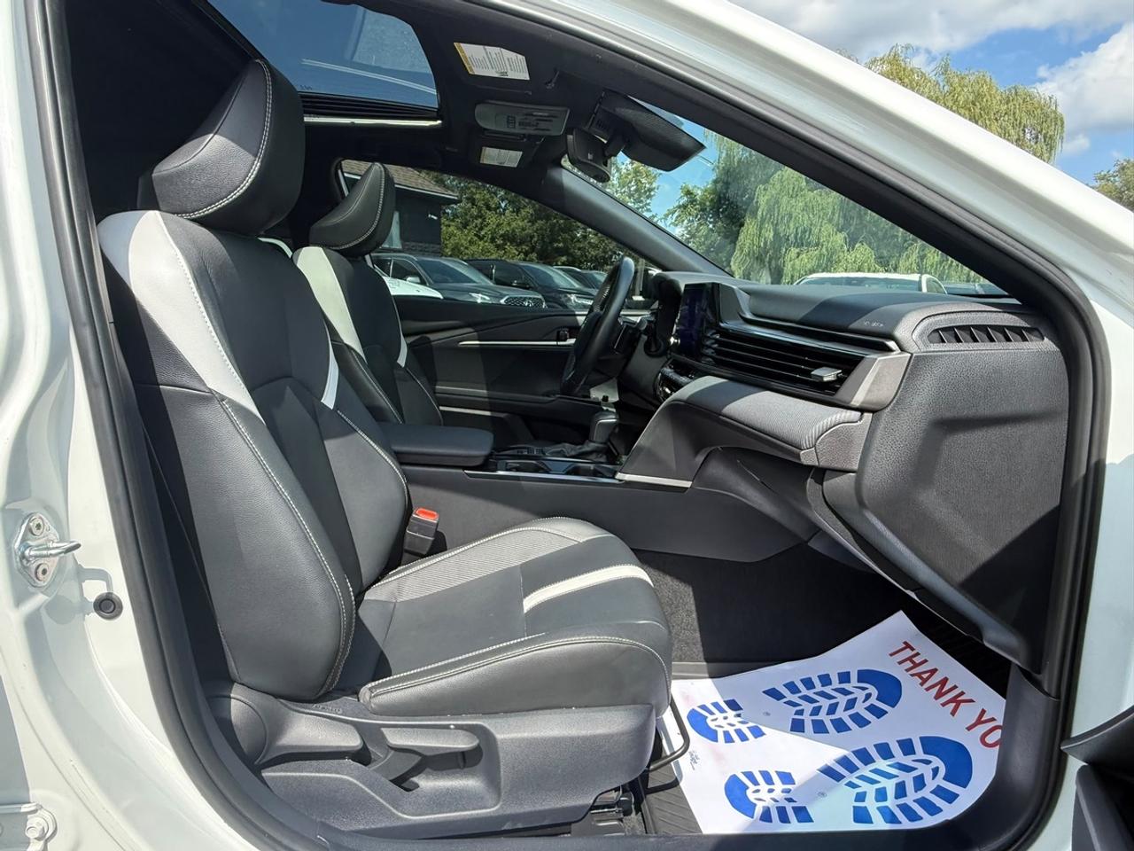 2025 Toyota Camry HYBRID SE Photo