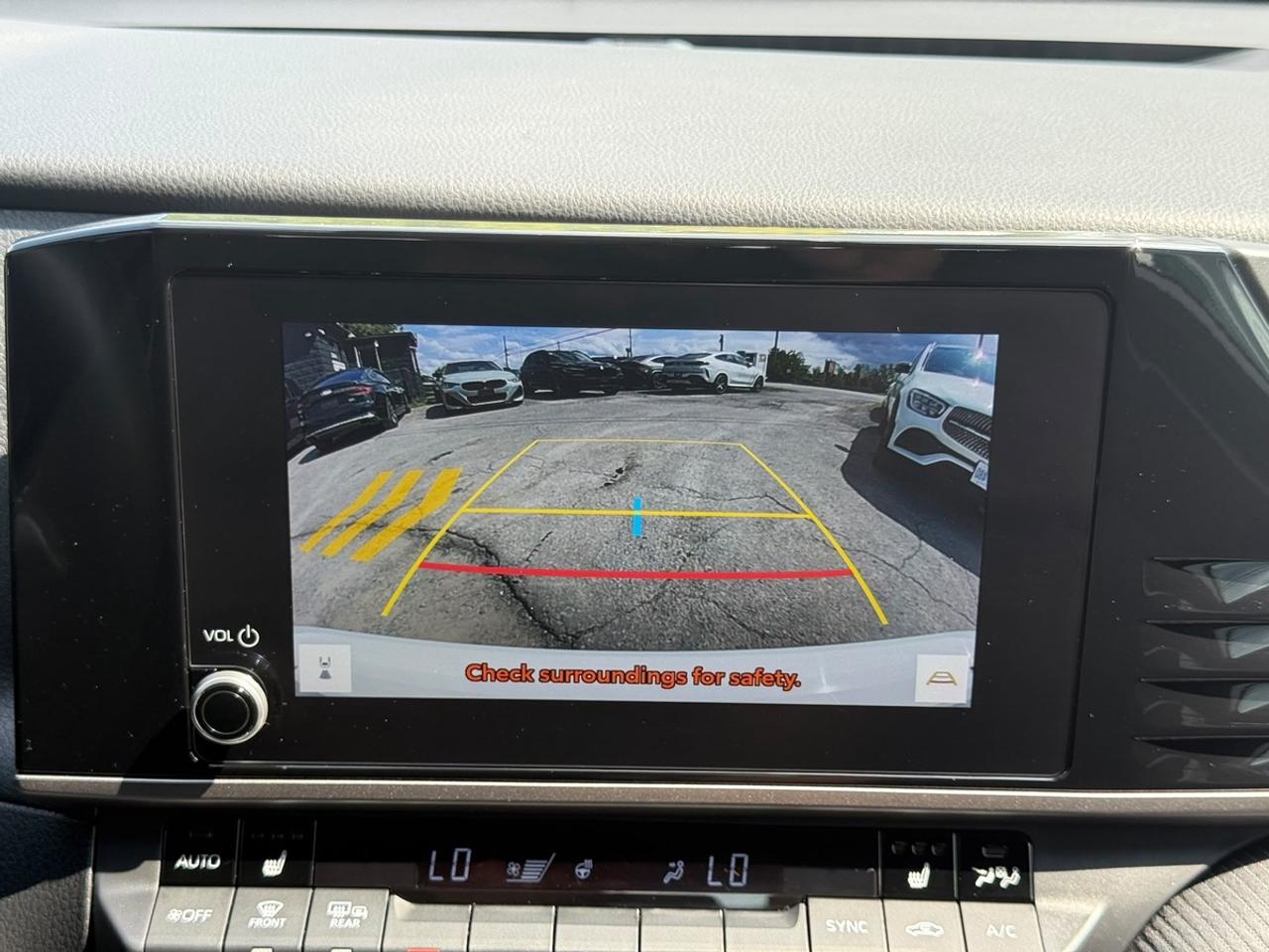 2025 Toyota Camry HYBRID SE Photo