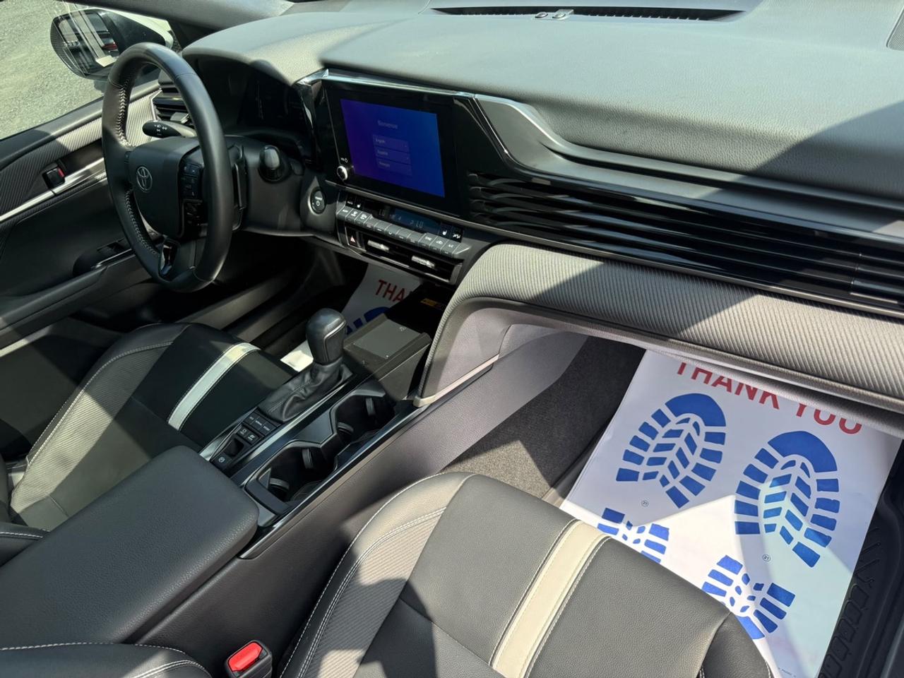2025 Toyota Camry HYBRID SE Photo